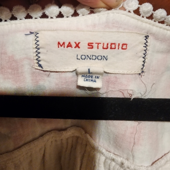 Max Studio London Embroidered  blouse size large - Picture 2 of 4